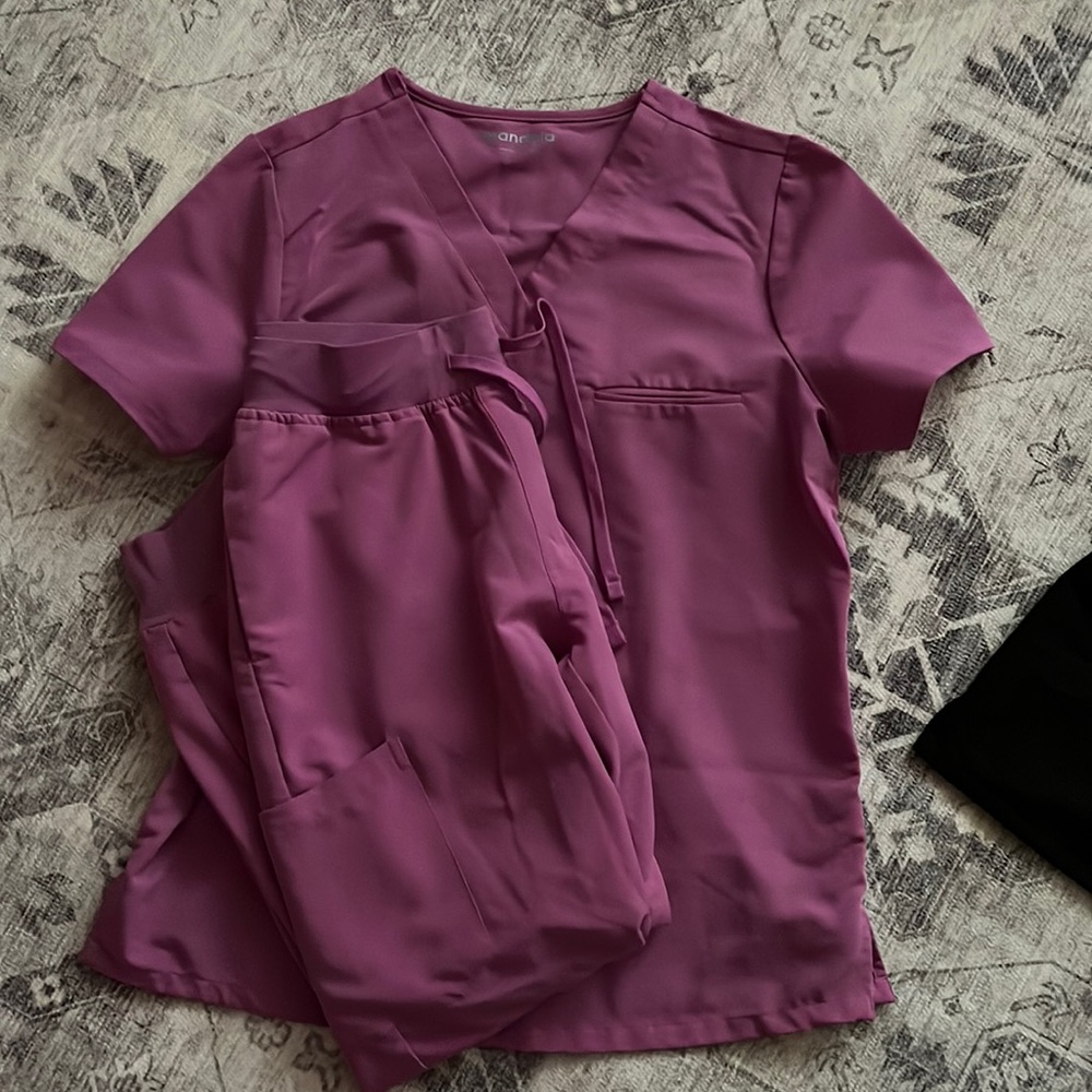 Fuchsia(I think)  Mandala jogger scrub set!
